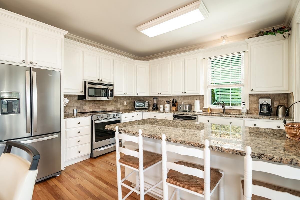 Marshview Retreat at Charlestowne Grant Spacious 4-Bedroom House with Pool and Beach Access