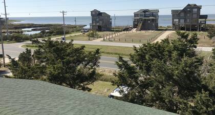 Spectacular Sound & Ocean Views, OBX 3BR2BA House, sleeps 8, dog friendly