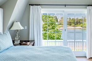 5 dormitoris, planxa i posts de planxar, wifi gratuïta i roba de llit 