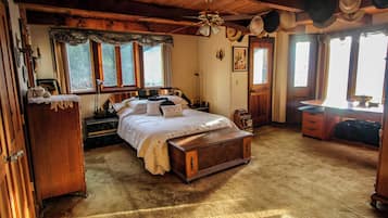 4 bedrooms, desk, iron/ironing board, travel crib