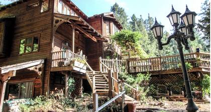 4 makuuhuoneen 3 kylpyhuonetta kotiin Majestic Redwoodin metsässä, Santa Cruzin vuoristossa