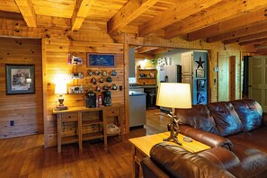 تلفزيون ذكي، مدفأة، مشغل دي في دي، كُتُب