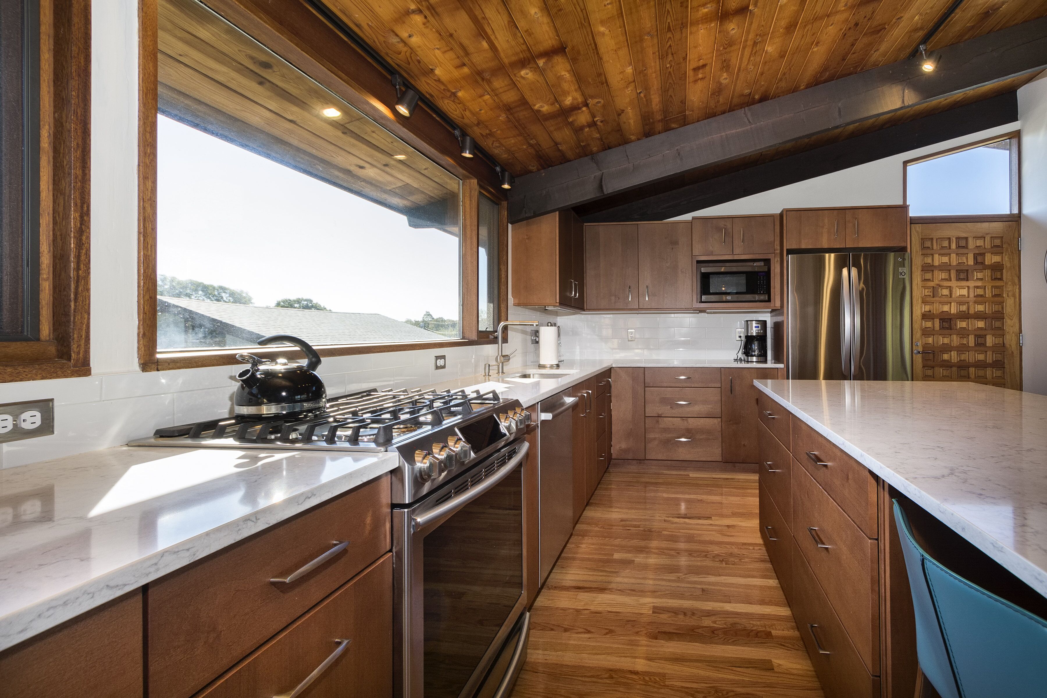 Stella Maris, 6 bedroom 3 bath coastal home, water views, private access