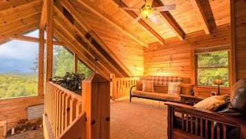 Smart TV, chimenea, reproductor de DVD, mesa de ping pong