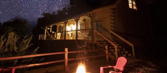 Your Mountain Getaway: 3 BR Log Home with Scenic Views on Private 2 Acres