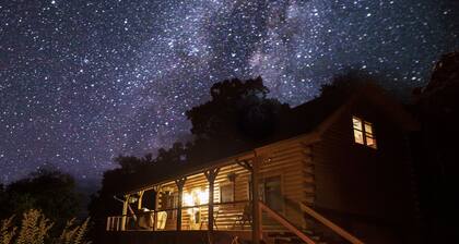 Your Mountain Getaway: 3 BR Log Home with Scenic Views on Private 2 Acres