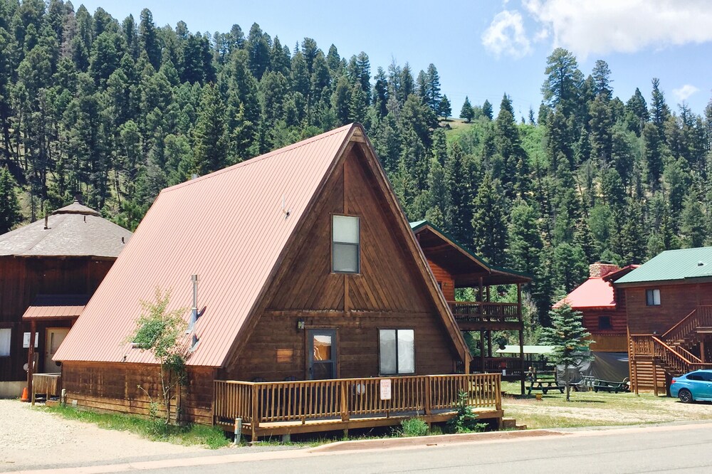 Center of Town A-Frame Stones-throw from River and Ski Lift