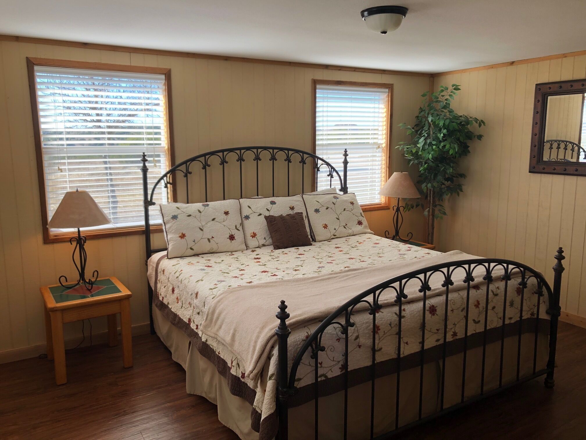 The Grey House at Lighthouse Hill Ranch - Pet & ATV friendly - 2,001 acre ranch