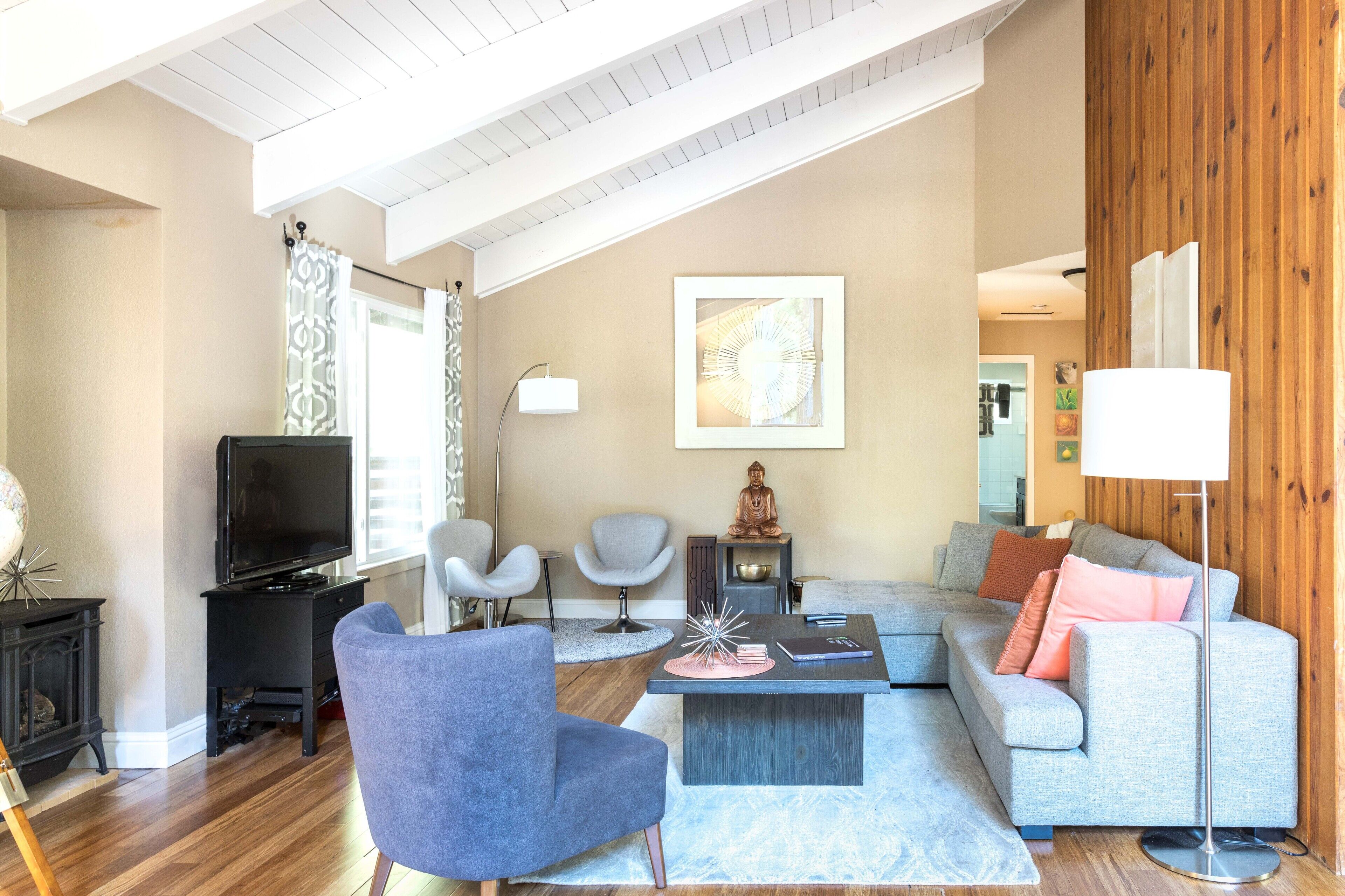 Red Dog Retreat                                             5 Star review@AirBnB