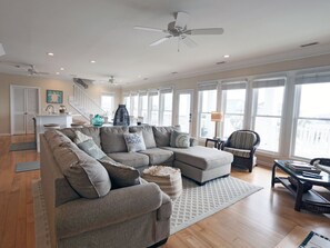 Fernseher, Kamin, DVD-Player, Stereoanlage