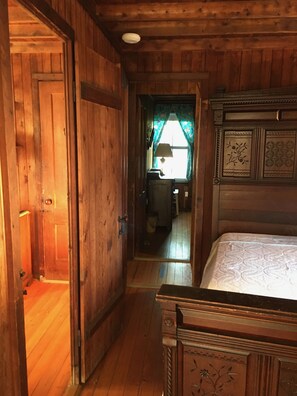 4 bedrooms, iron/ironing board, free WiFi, bed sheets - Now has TV + linens - Relaxing 4-bedroom cottage in Westbrook, CT at West Beach (Westbrook)