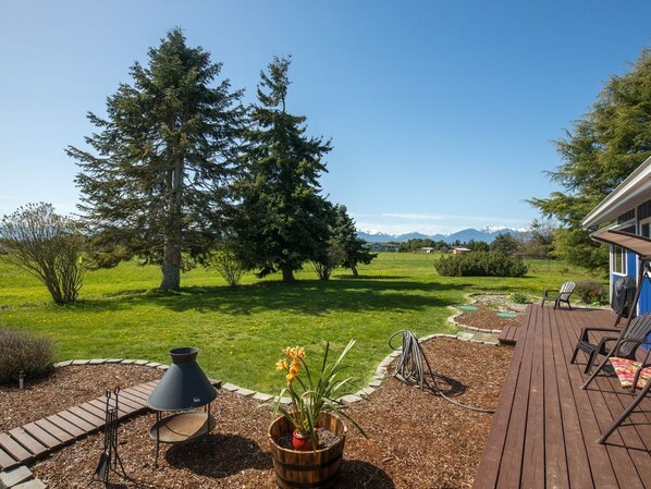 Property grounds - Lazy Bear Retreat - Peaceful & Relaxing - Reconnect with the Beauty of Nature (Sequim)
