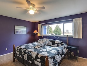 4 bedrooms, iron/ironing board, free WiFi, bed sheets - Lazy Bear Retreat - Peaceful & Relaxing - Reconnect with the Beauty of Nature (Sequim)