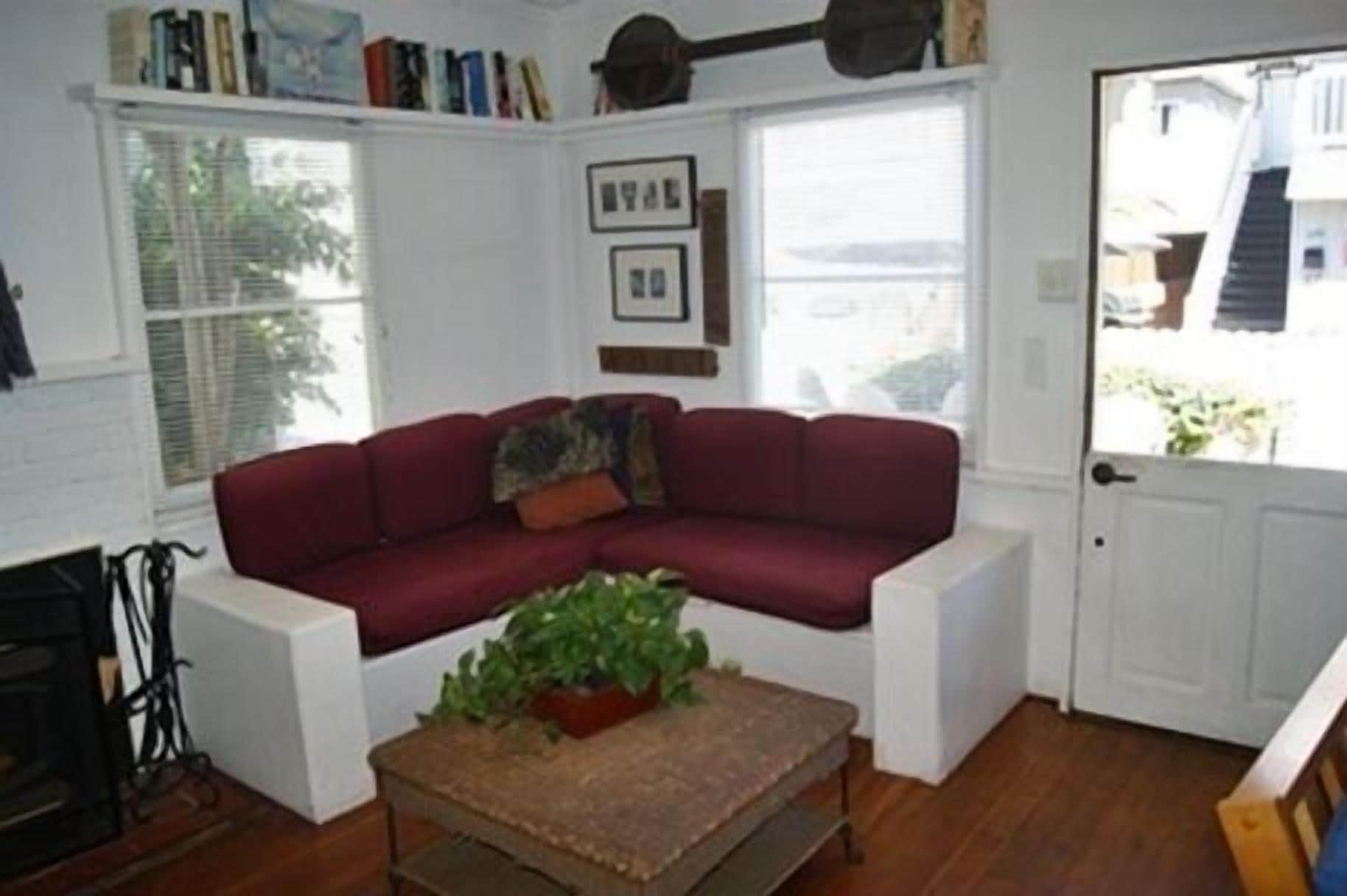 智能電視、DVD 播放機、書籍、音響