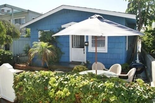 ROMANTIC COTTAGE 30 STEPS TO OCEAN FRONT. JAN, FEB DISCOUNTS! INSTANT BOOKING