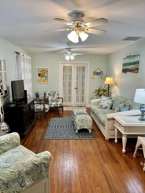 Smart TV, DVD player, books, streaming services