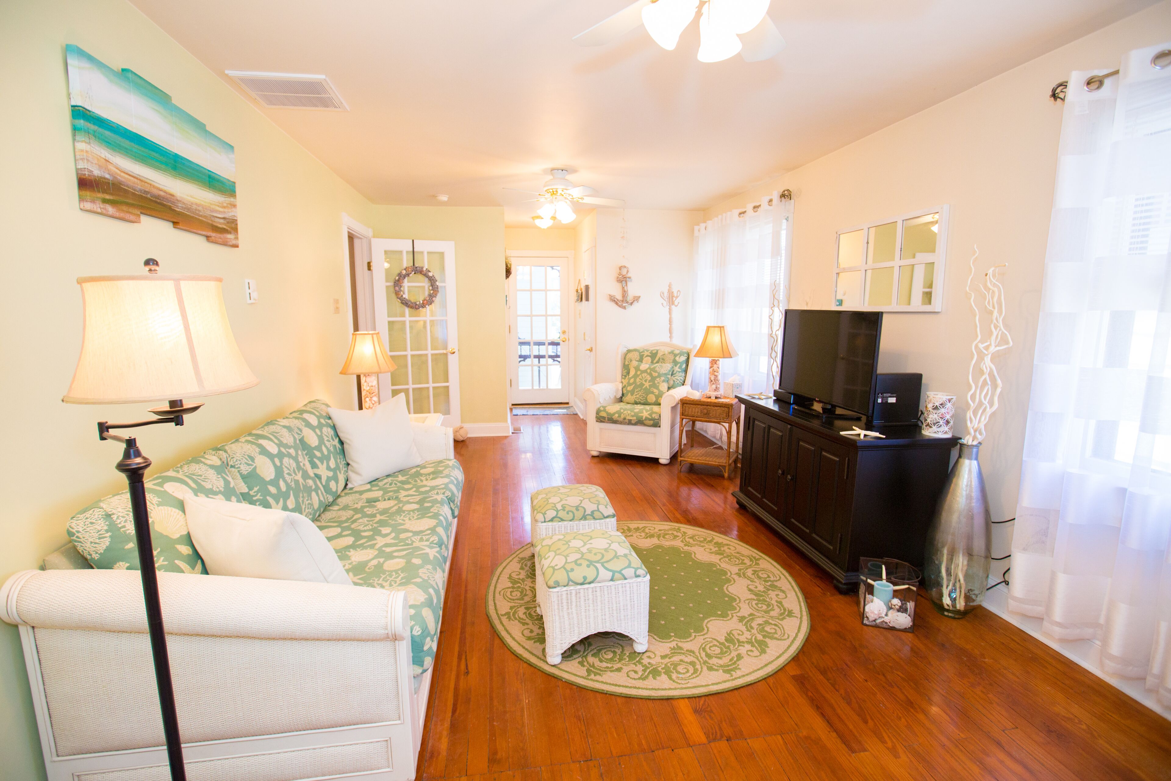 Inviting, updated condo in the heart of Cape May!