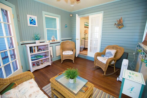 2026 Upgrades! Victorian Gem on Washington St + Beach Box & 2 Parking Spots