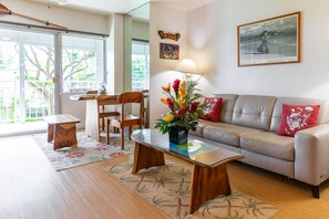 Smart TV, reproductor de DVD, libros y estéreo 