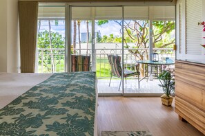 1 bedroom, in-room safe, iron/ironing board, free WiFi - Waikiki Shore 1 bedroom with large lanai on Waikiki Beach - free parking & WiFi (Honolulu)