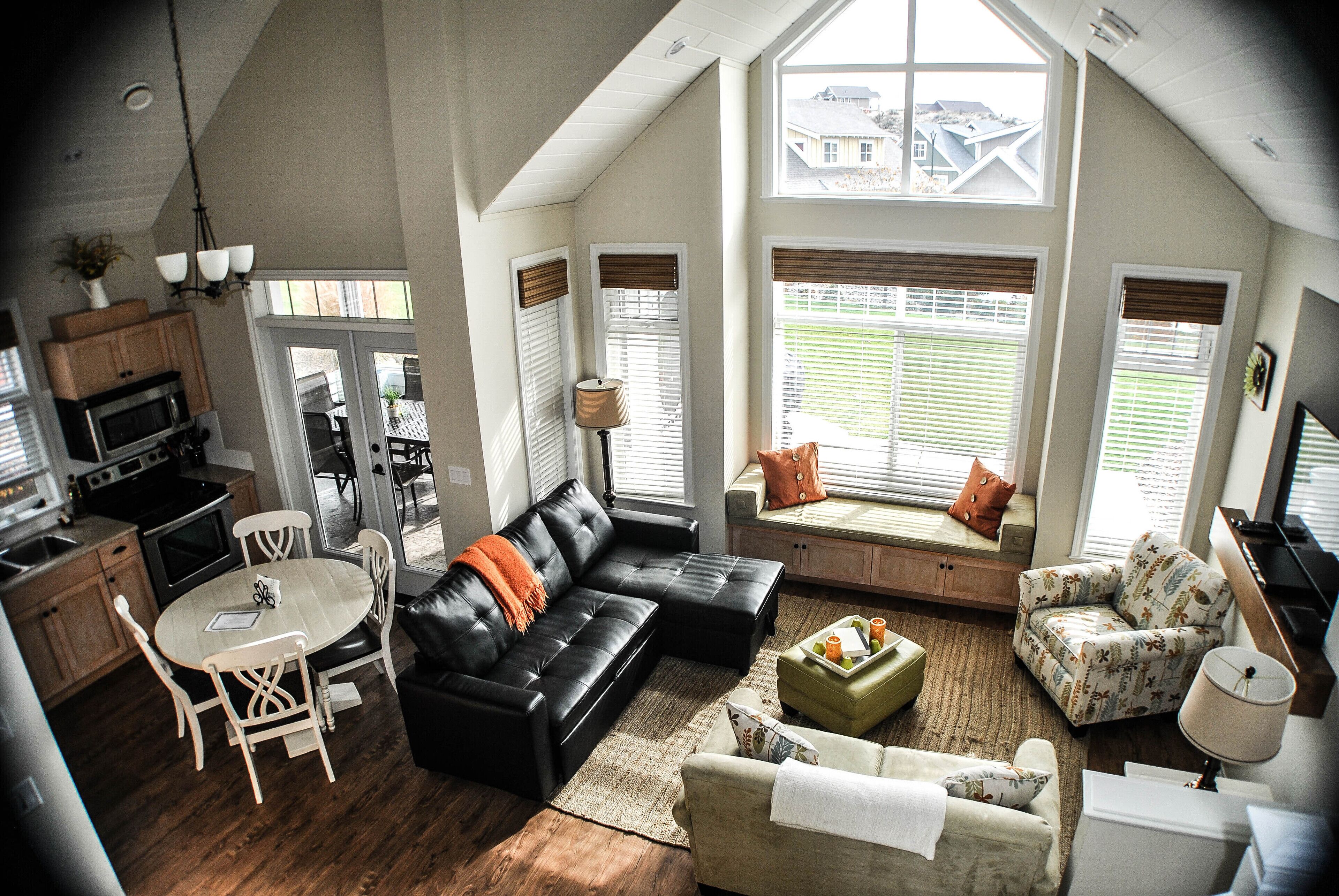 TV connectée, lecteur de DVD, livres, vidéothèque