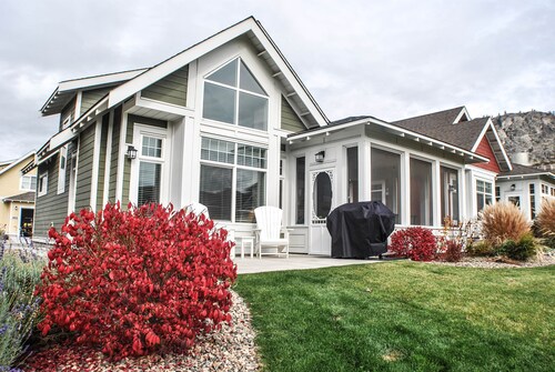 Take time away to relax and enjoy Canada's wine capital and warmest lake