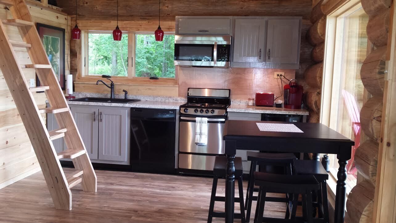 BIG TIMBER RIVER CABINS "The Hawk's Nest"