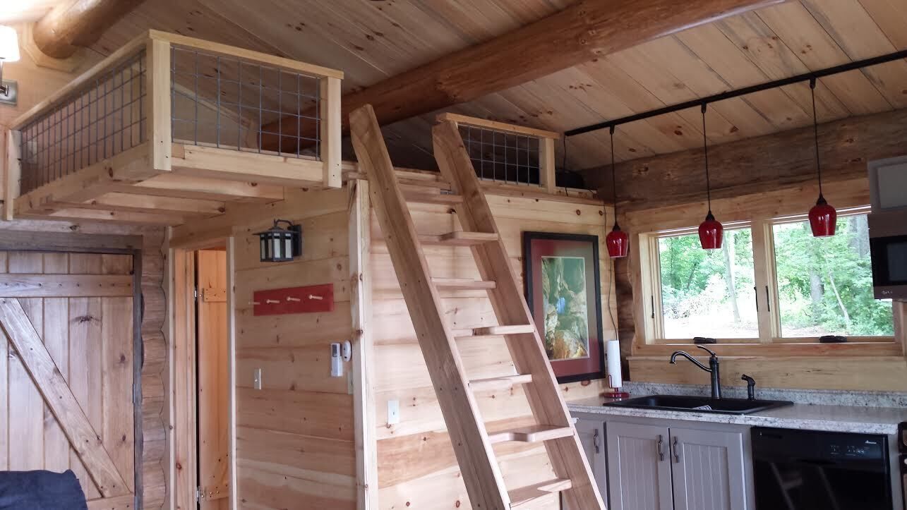 BIG TIMBER RIVER CABINS "The Hawk's Nest"