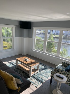 Smart TV, fireplace, video-game console, DVD player