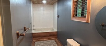 Spacieux 5 BR / 3 BA Pocono Chalet dans le Hideout