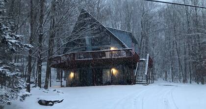 Tilava 5 BR / 3 BA Pocono Chalet piilopaikkaan