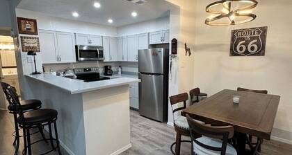 SUPER ENDROIT! Minutes Ă pied de Lake, Beach, Pool & London Bridge. Stationnement de bateau.