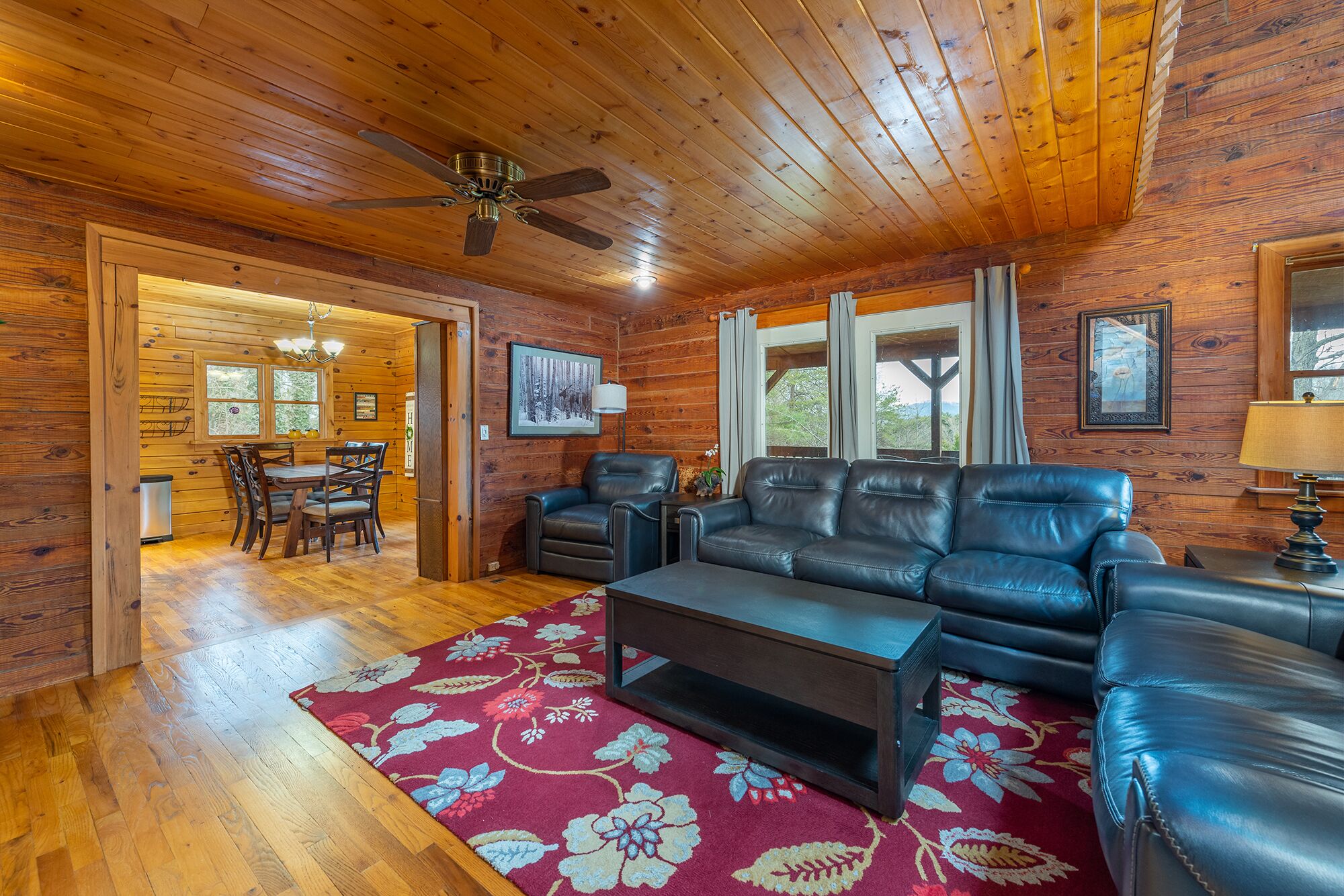 Log home minutes to downtown, West Asheville, breweries, hiking, food & shopping