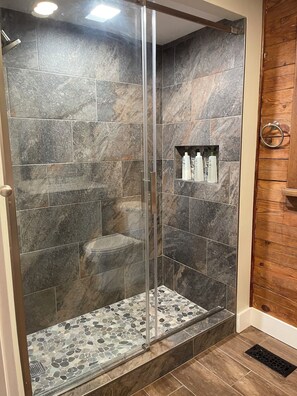 Combined shower/tub, hair dryer, towels, soap - Cozy Log Home with Hot Tub Minutes to Downtown, Breweries & Trails! (Asheville)