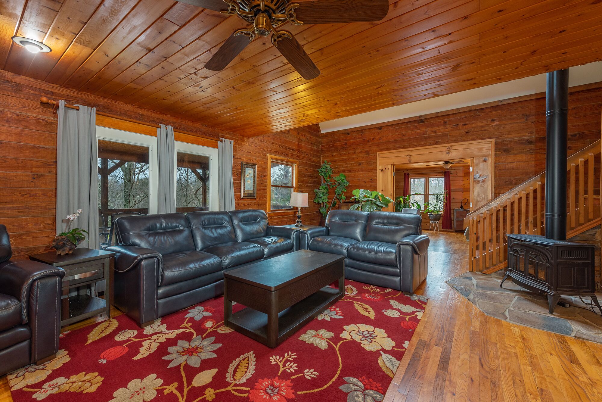 Log home minutes to downtown, West Asheville, breweries, hiking, food & shopping