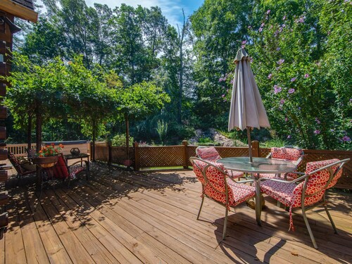 Cozy Log Home with Hot Tub Minutes to Downtown, Breweries & Trails!
