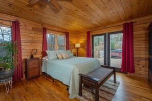 3 slaapkamers, een bureau, een strijkplank/strijkijzer, reisbedje