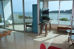 電視、足球機、乒乓球設施