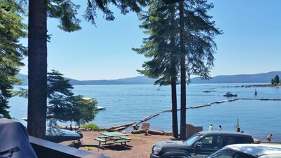 Cozy & Cute Studio Cabin, Pet Friendly with Large Deck On The Lakeshore