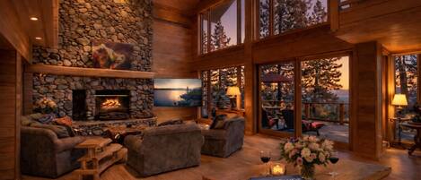 Smart TV, chimenea, futbolito, libros