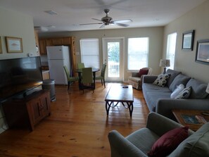 Téléviseur, lecteur de DVD, chaîne audio