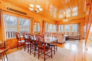 Interior - Heavenly View Cabin (Sevierville)
