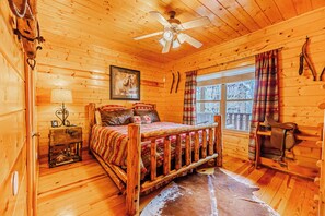6 bedrooms, iron/ironing board, travel crib, free WiFi - Heavenly View Cabin (Sevierville)