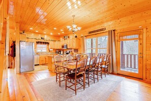 Dining - Heavenly View Cabin (Sevierville)