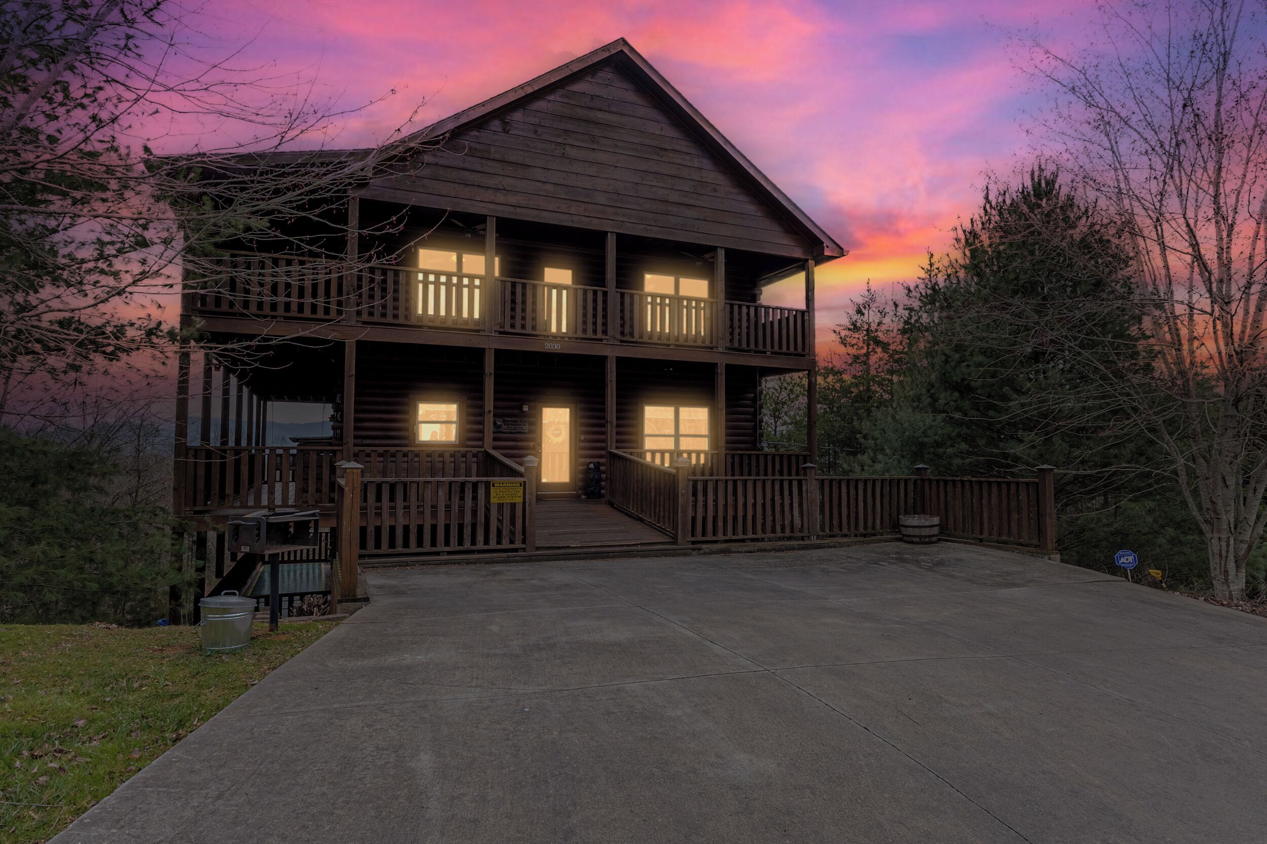 Heavenly View cabin at dusk