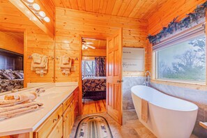 Dusche, Whirlpool, Haartrockner, Handtücher