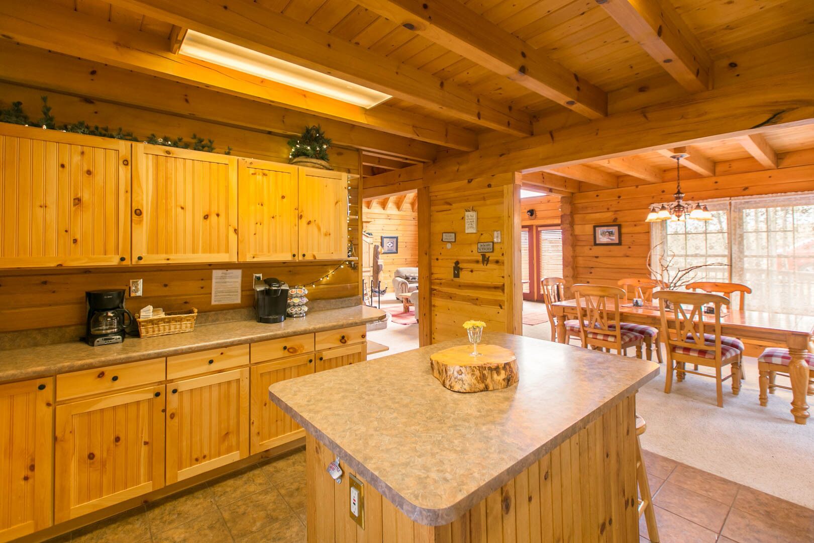 STUNNING Cabin with Breathtaking Views and Plenty of Room for the Whole Family