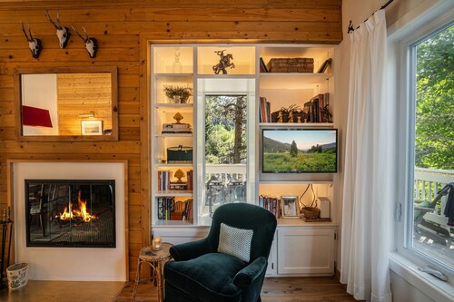 Stay IN TOWN at a cozy French Alpine Ski Chalet 