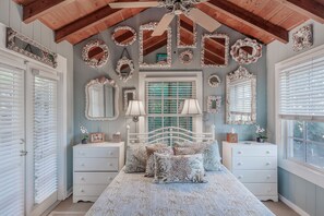 3 bedrooms, desk, iron/ironing board, travel crib