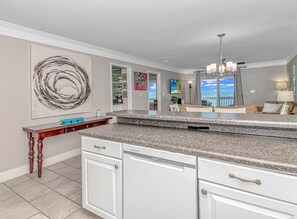 Interior - CLEAN, NEWER TV'S, FULLY STOCKED KITCHEN. NEW BEDS! FABULOUS VIEW! SPLIT PLAN! (Surfside Beach)